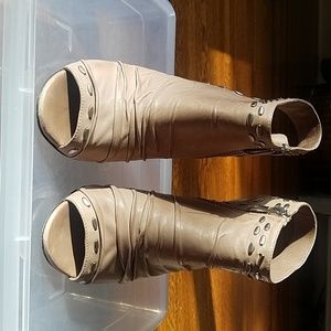 Peep toe Vince Camuto ankle booties